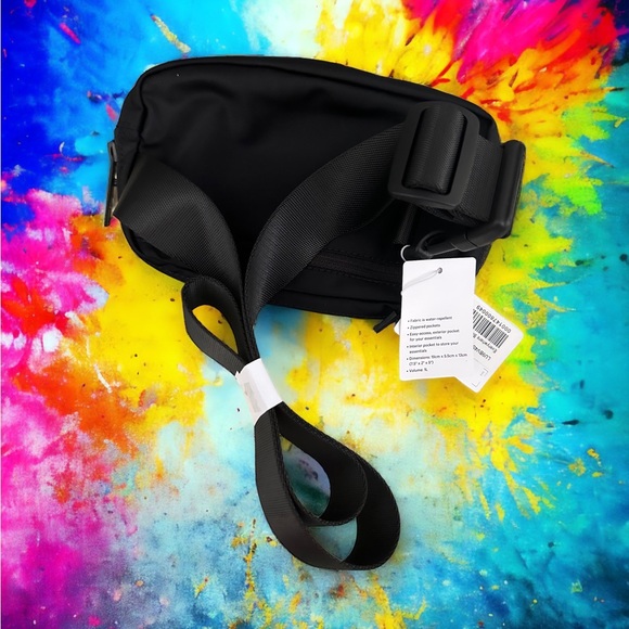 BNWT Sold Out Everywhere Lululemon Pride Belt Bag size l1 - Picture 3 of 10